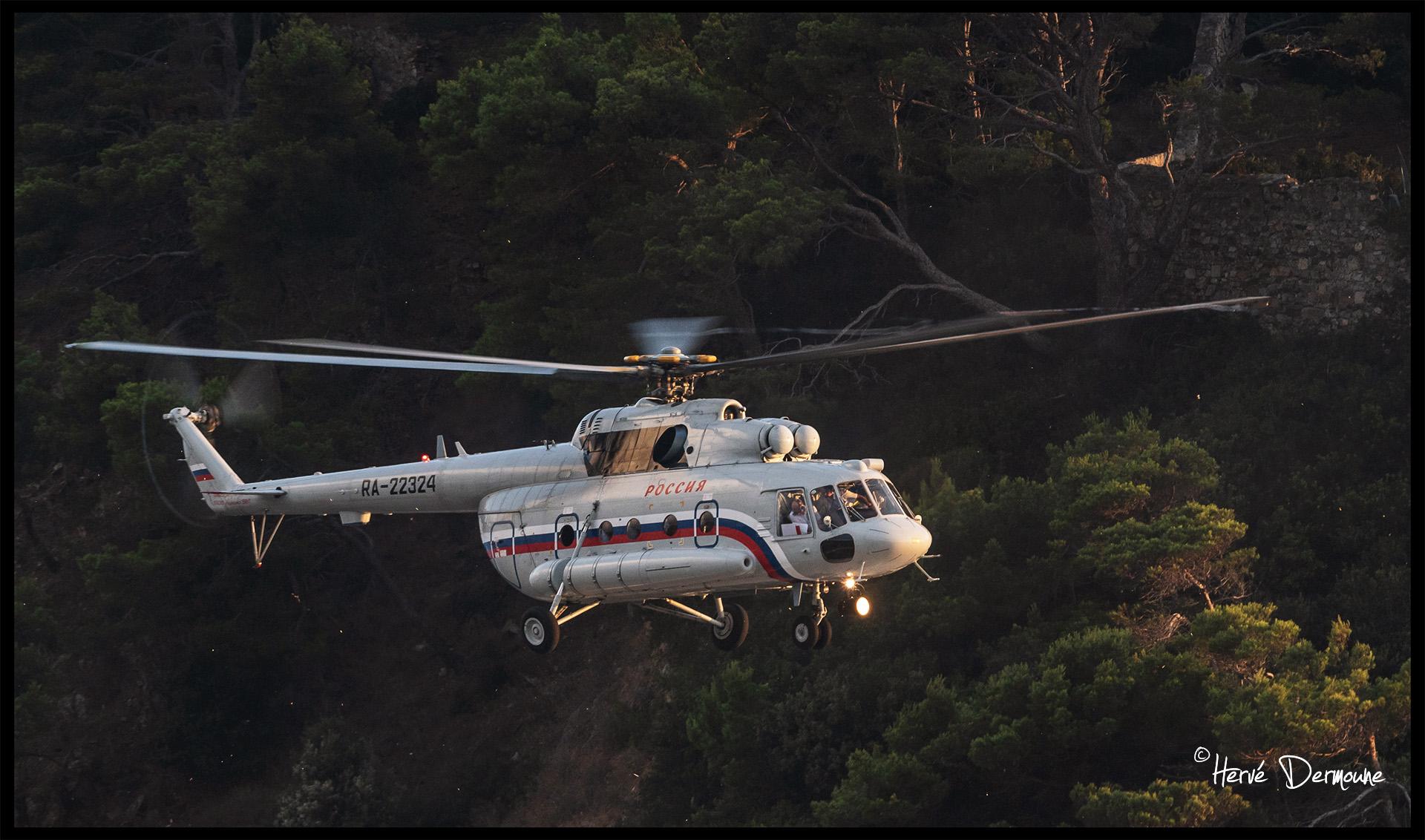 Repérage d'un hélicoptère Mil Mi-8 au fort de Brégançon pour la venue de Vladimir Poutine